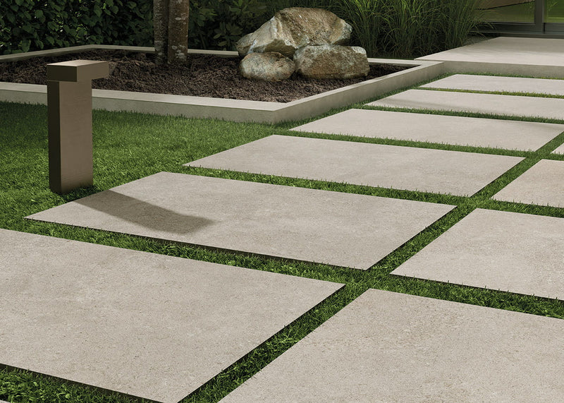 Carrelage extérieur grand format : bonne ou mauvaise idée ?