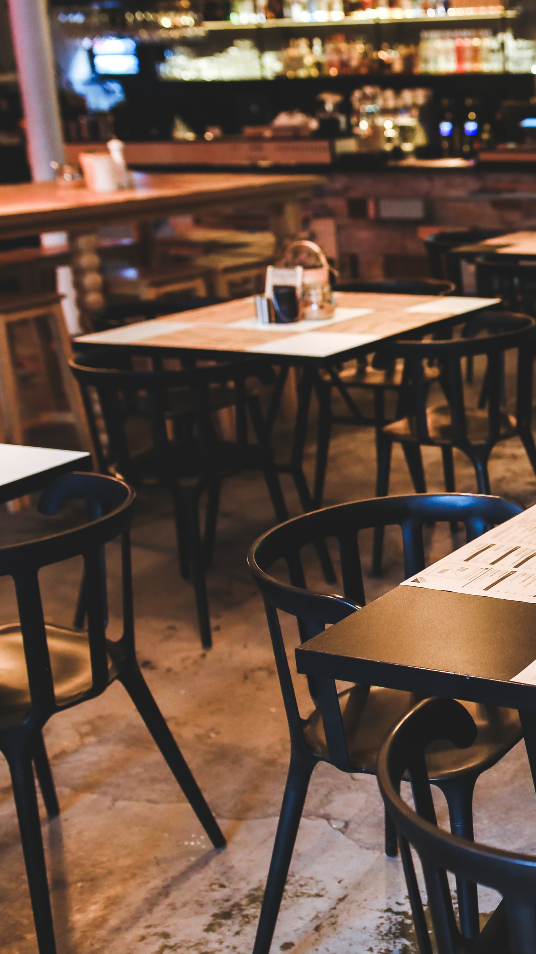 Carrelage pour commerce / restaurant : normes, résistances, entretien (sans surcoût inutile)