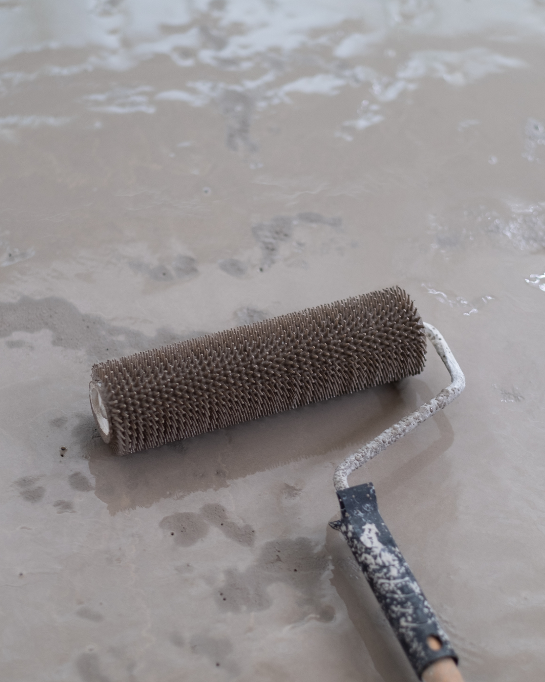 Ragréage : choisir le bon (auto-lissant, fibré), épaisseurs et temps de séchage