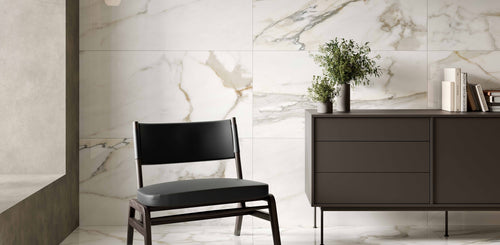 Venato Gold posé dans une ambiance intérieure
