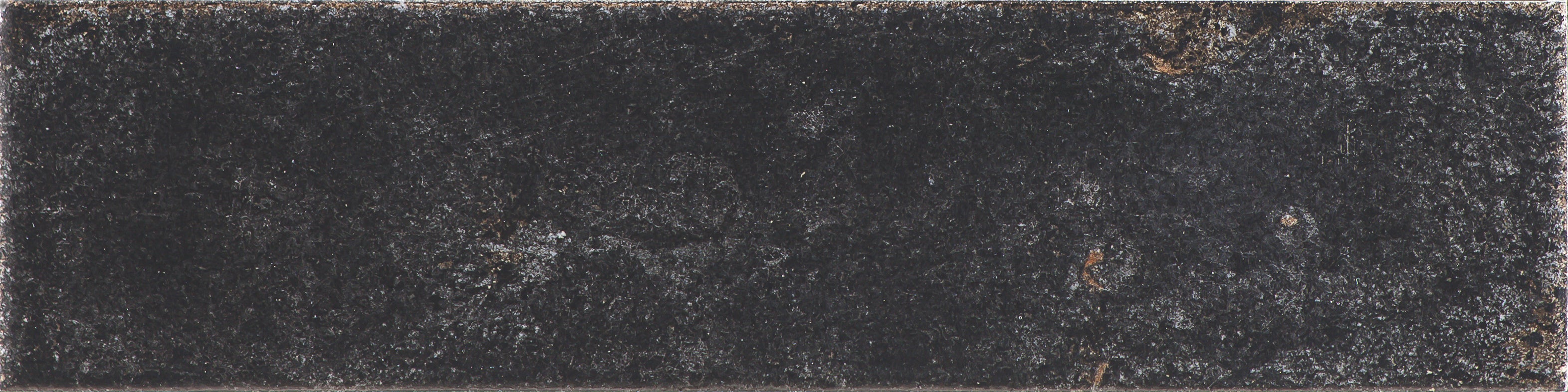 Carrelage effet zellige Vibrant Black brillant 7x28 cm