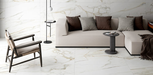 Venato Gold posé dans une ambiance intérieure