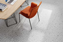 Circle Glossy Calacatta posé dans une salle de bains
