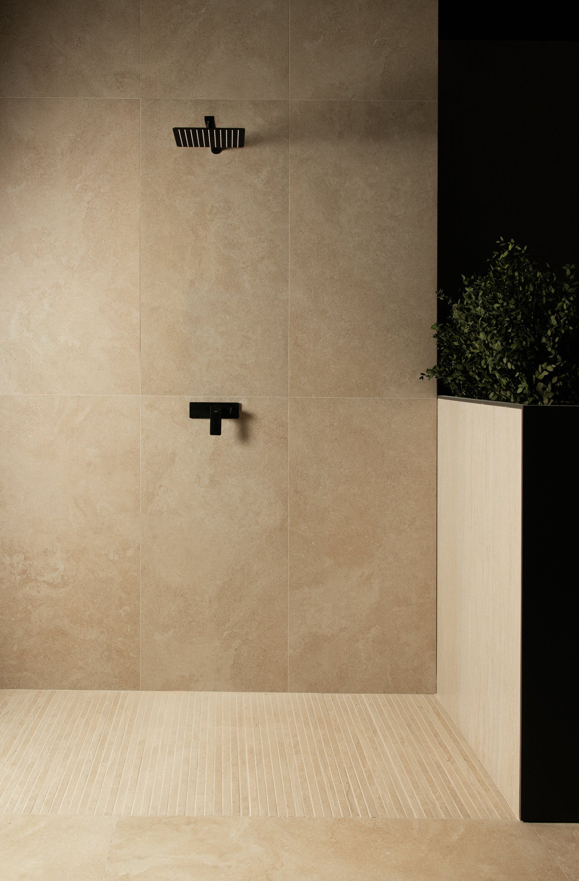 Eastone Cream posé dans une ambiance décorative
