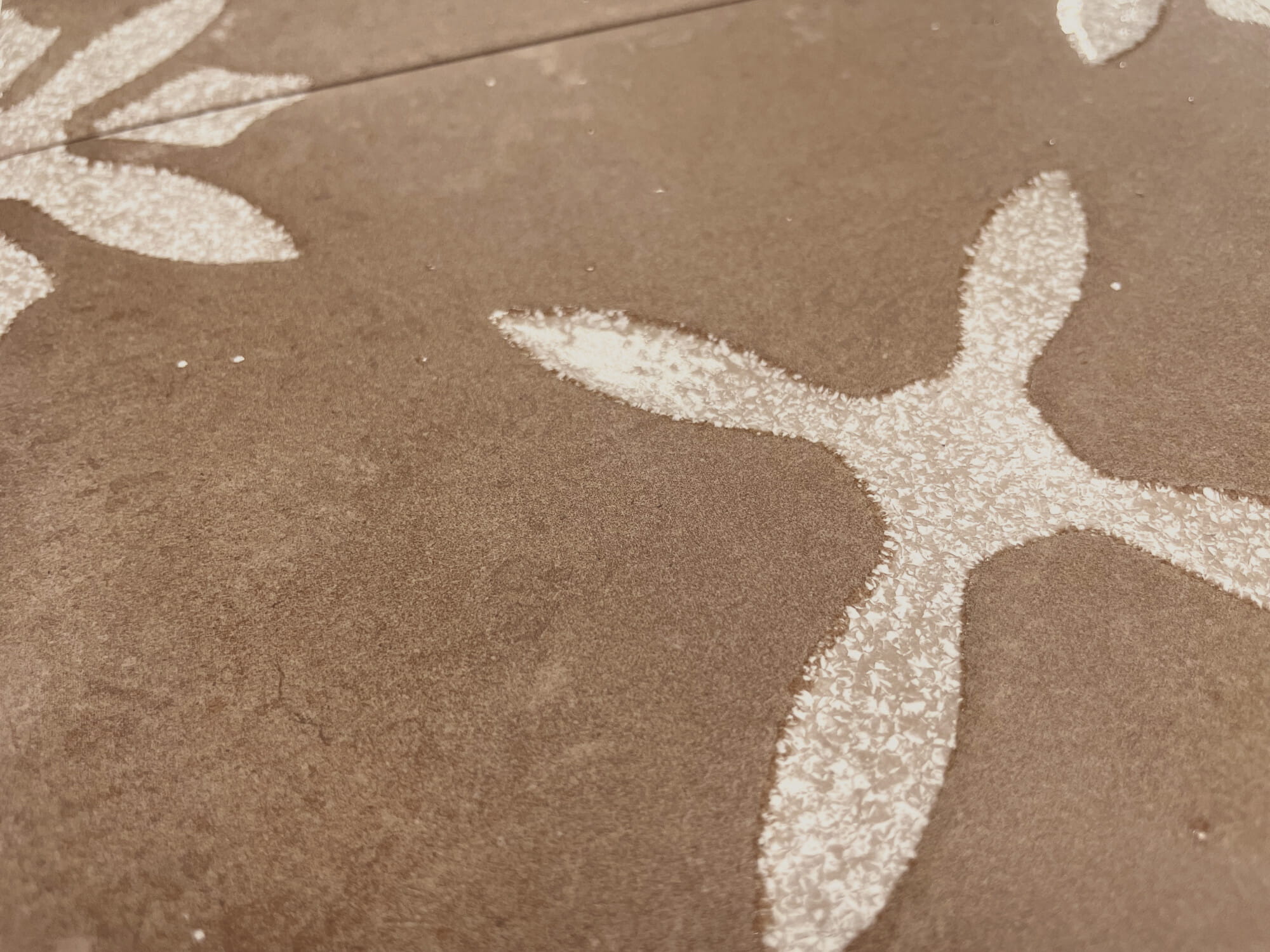 PANGEA CHOCOLATE FLOWER carrelage décoratif mat 22,3x22,3