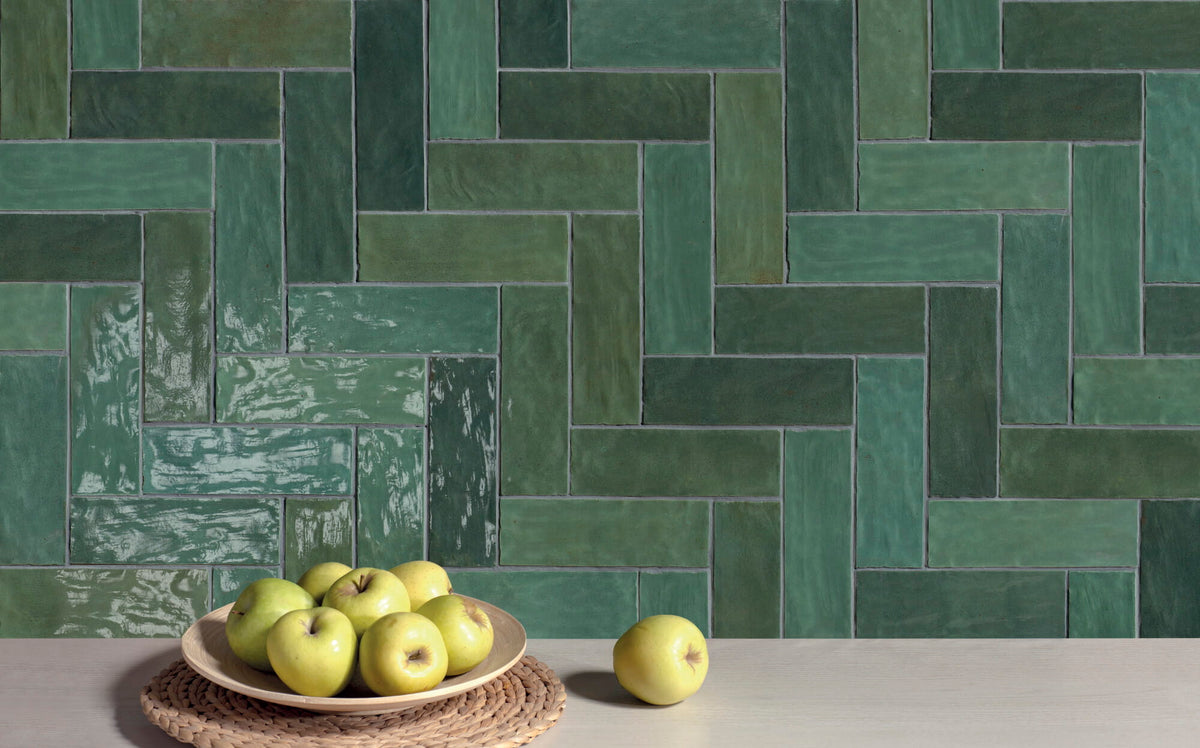 Riad Green – Faïence murale verte brillante 6,50x20 cm