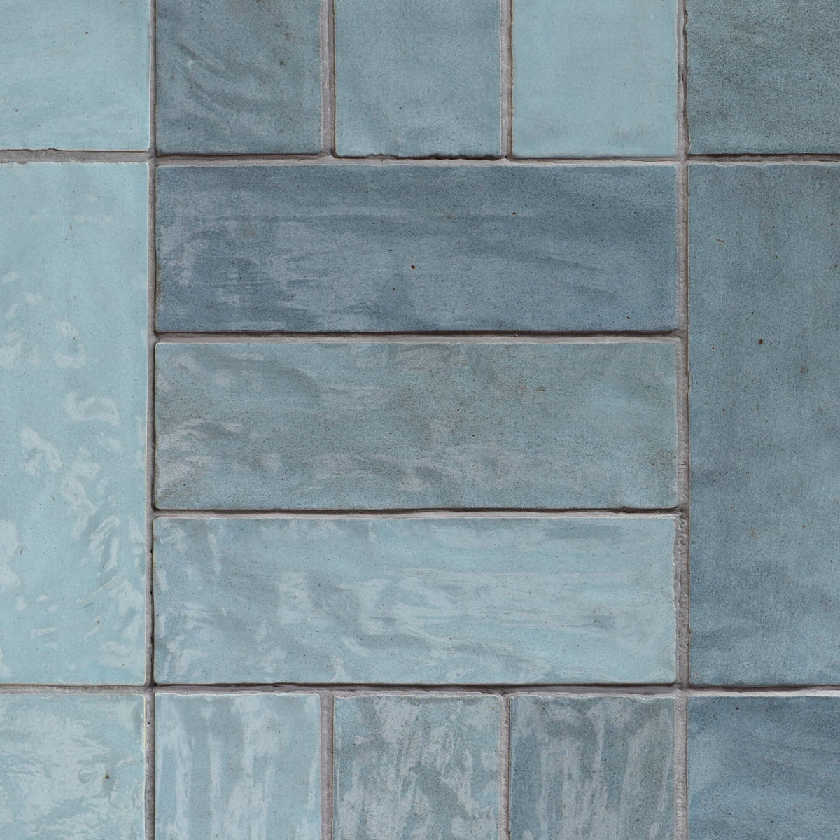 Riad Sky – Faïence murale bleu ciel brillante 6,50x20 cm