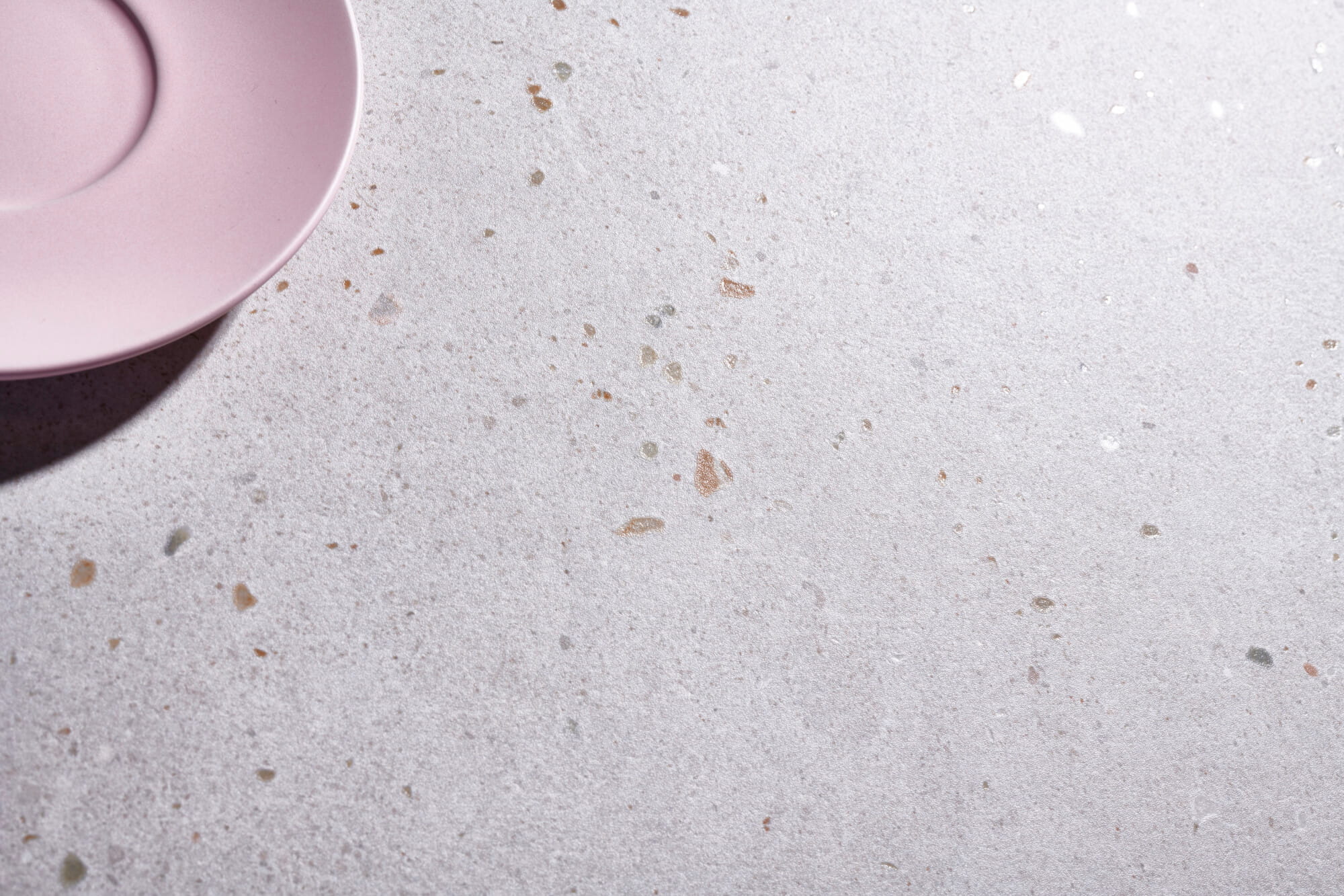 SENSA SAND : carrelage effet micro terrazzo mat 90x90