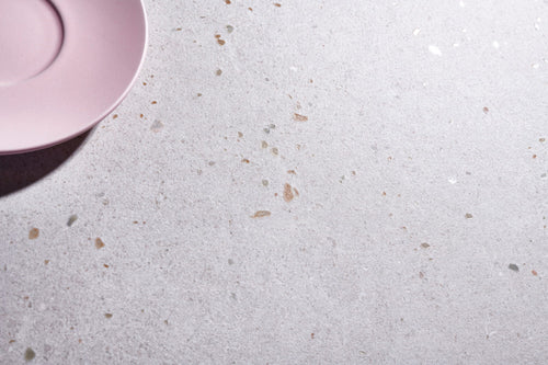 SENSA SAND : carrelage effet micro terrazzo mat 90x90