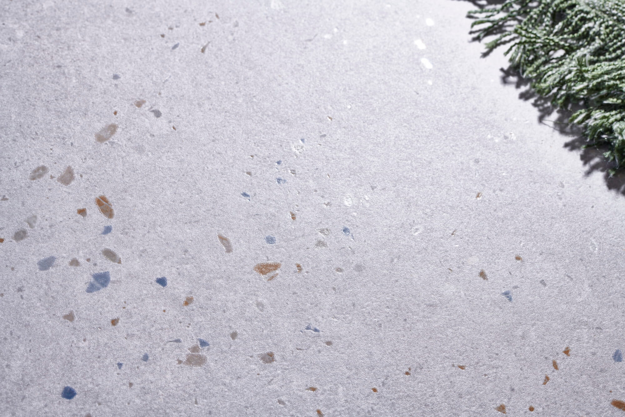 SENSA SILVER : carrelage effet micro terrazzo mat 90x90