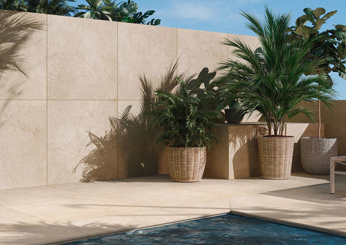 Dalle effet pierre Colosseo Plus Beige 2 cm 90x90 cm - mise en situation