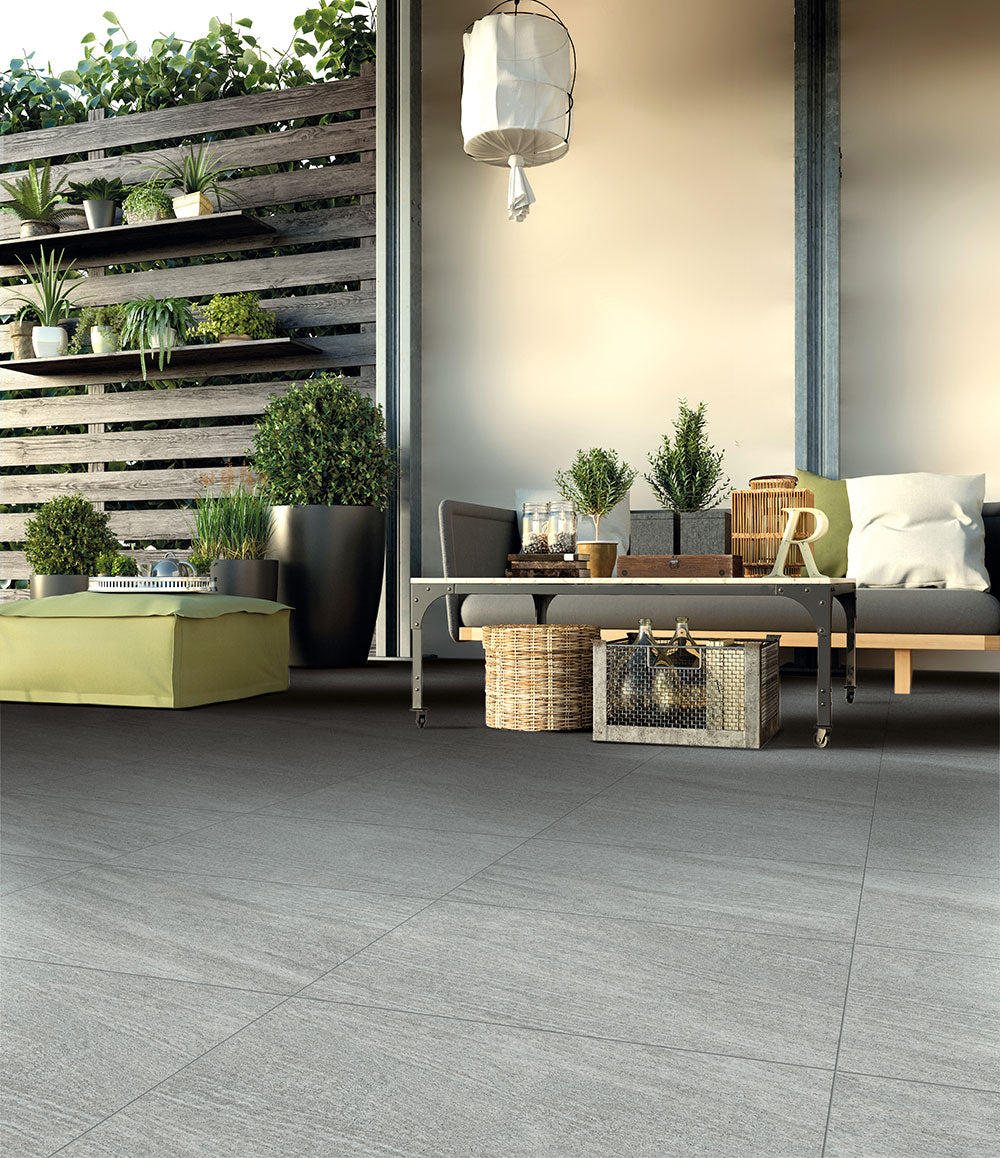 Carrelage extérieur effet pierre Pietre Vals Grigio antidérapant 20x40 cm - mise en situation
